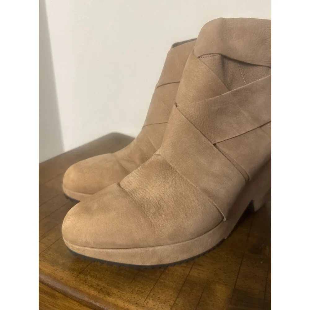 Eileen Fisher Women’s 9 Tan Leather Ankle Boots Wedge Booties Modern Minimalist